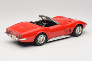 Chevrolet Corvette C3 Cabriolet Rood Revell 1:18 8833-P1 Metaal — afbeelding 3 van 8