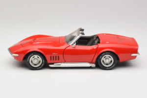 Chevrolet Corvette C3 Cabriolet Rood Revell 1:18 8833-P1 Metaal — afbeelding 4 van 8