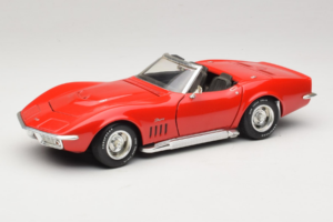 Chevrolet Corvette C3 Cabriolet Rood Revell 1:18 8833-P1 Metaal