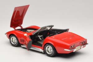Chevrolet Corvette C3 Cabriolet Rood Revell 1:18 8833-P1 Metaal — afbeelding 5 van 8