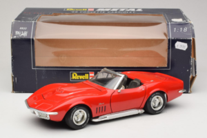Chevrolet Corvette C3 Cabriolet Rood Revell 1:18 8833-P1 Metaal — afbeelding 8 van 8