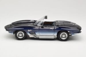Chevrolet Corvette Mako Shark Donkerblauw UT Models 1:18 21061 Metaal — afbeelding 4 van 8