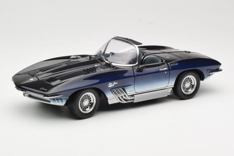 Chevrolet Corvette Mako Shark Donkerblauw UT Models 1:18 21061 Metaal