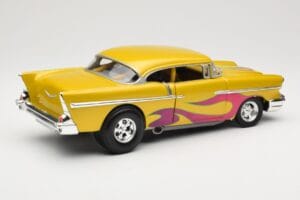 Chevrolet Custom Geel met Vlam Hot Wheels 1:18 21356 Metaal — afbeelding 3 van 8
