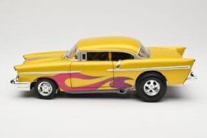Chevrolet Custom Geel met Vlam Hot Wheels 1:18 21356 Metaal — afbeelding 4 van 8