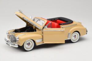 Chevrolet Deluxe Cabriolet Beige Eagle Collectibles 1:18 3022518 Metaal — afbeelding 2 van 8