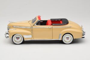 Chevrolet Deluxe Cabriolet Beige Eagle Collectibles 1:18 3022518 Metaal — afbeelding 4 van 8