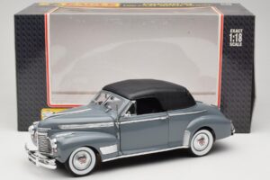 Chevrolet Deluxe Cabriolet Met Softtop Grijs Eagles Race 1:18 7497276 Metaal — afbeelding 8 van 8