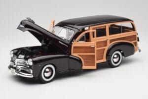 Chevrolet Fleetmaster Woody Zwart & Wood Panels Maisto 1:18 43697545B Metaal — afbeelding 2 van 8