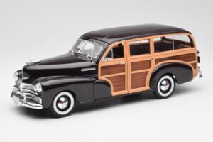 Chevrolet Fleetmaster Woody Bruin Maisto 1:18 36854 Metaal