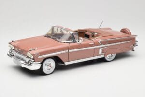 Chevrolet Impala Cabriolet Bruin Motormax 1:18 73112 Metaal