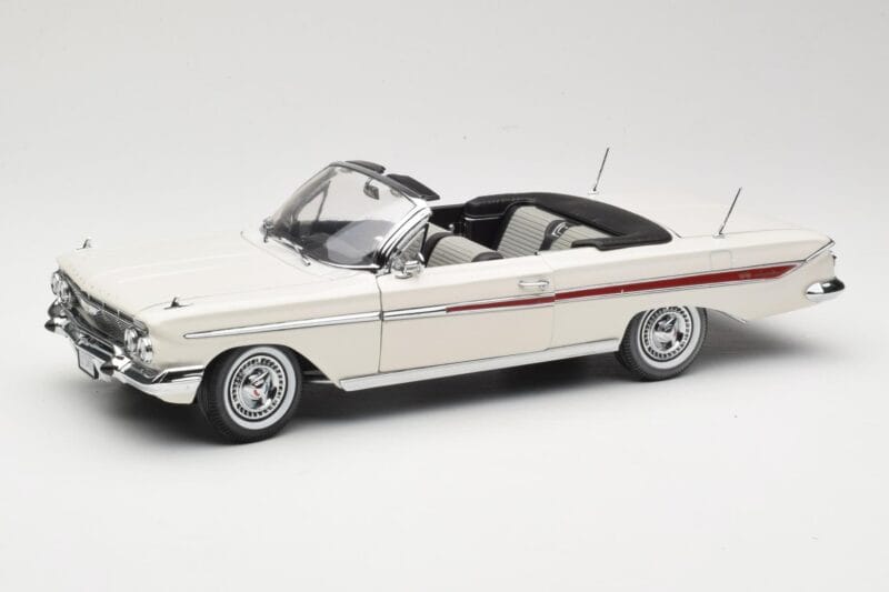 Chevrolet Impala Cabriolet Wit Sun Star 1:18 3405 Metaal