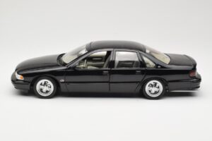 Chevrolet Impala SS Zwart AUTOart 1:18 71091 Metaal — afbeelding 4 van 8