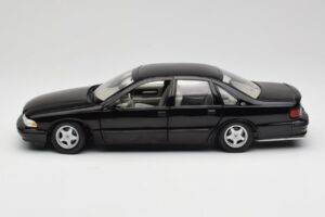 Chevrolet Impala SS Zwart UT Models 1:18 21031 Metaal — afbeelding 4 van 8