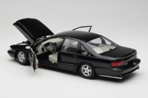 Chevrolet Impala SS Zwart UT Models 1:18 21031 Metaal — afbeelding 5 van 8