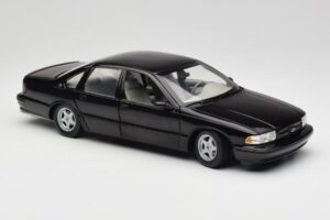 Chevrolet Impala SS Zwart UT Models 1:18 21031 Metaal — afbeelding 6 van 8