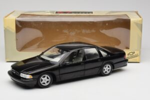 Chevrolet Impala SS Zwart UT Models 1:18 21031 Metaal — afbeelding 8 van 8