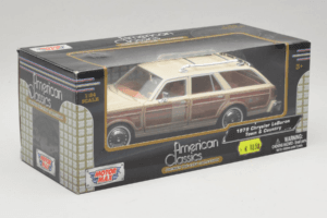 Chrysler LeBaron Town & Country Beige Motormax 1:24 MM7331BG Metaal — afbeelding 2 van 3