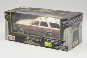 Chrysler LeBaron Town & Country Beige Motormax 1:24 MM7331BG Metaal — afbeelding 3 van 3