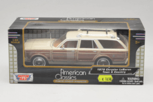Chrysler LeBaron Town & Country Beige Motormax 1:24 MM7331BG Metaal