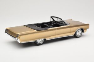 Chrysler Newport Cabriolet Gold Metallic BoS Models 1:18 BOS273 Hars — afbeelding 2 van 6