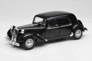 Citroen 15CV 6 Cyl Zwart Maisto 1:18 31821 Metaal