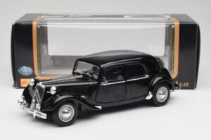 Citroen 15CV 6 Cyl Zwart Maisto 1:18 31821 Metaal — afbeelding 8 van 8