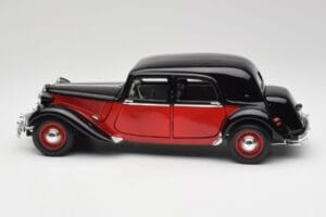 Citroen 15CV 6 Cyl Zwart & Rood Valmy Maisto 1:18 56009 Metaal — afbeelding 4 van 8