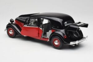 Citroen 15CV 6 Cyl Zwart & Rood Valmy Maisto 1:18 56009 Metaal — afbeelding 5 van 8