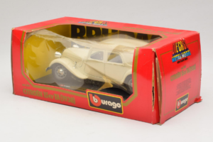 Citroen 15CV Traction Avant Beige Bburago 1:24 1501-B1 Metaal — afbeelding 3 van 3