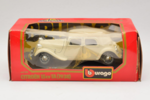 Citroen 15CV Traction Avant Beige Bburago 1:24 1501-B1 Metaal