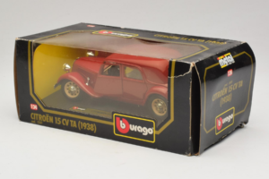 Citroen 15CV TA Rood Bburago 1:24 1501 Metaal — afbeelding 3 van 3