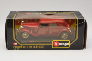 Citroen 15CV TA Rood Bburago 1:24 1501 Metaal