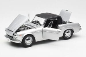 Datsun Fairlady 2000 SR311 Roadster Zilver AUTOart 1:18 77432 Metaal — afbeelding 2 van 8