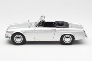 Datsun Fairlady 2000 SR311 Roadster Zilver AUTOart 1:18 77432 Metaal — afbeelding 4 van 8