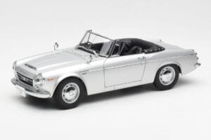 Datsun Fairlady 2000 SR311 Roadster Zilver AUTOart 1:18 77432 Metaal