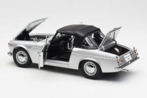 Datsun Fairlady 2000 SR311 Roadster Zilver AUTOart 1:18 77432 Metaal — afbeelding 5 van 8