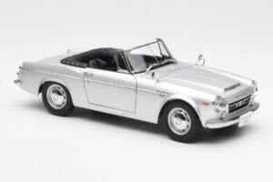Datsun Fairlady 2000 SR311 Roadster Zilver AUTOart 1:18 77432 Metaal — afbeelding 6 van 8