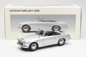 Datsun Fairlady 2000 SR311 Roadster Zilver AUTOart 1:18 77432 Metaal — afbeelding 8 van 8