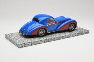 Delahaye Type 145 V12 Coupe Blauw Rood Minichamps 1:18 107116121 Hars — afbeelding 2 van 6