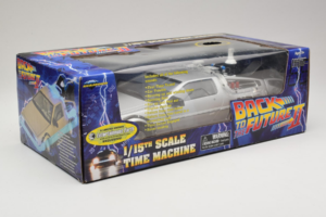 DeLorean DMC-12 Time Machine Back to the Future II Diamond 1:15 210123 Metaal — afbeelding 2 van 3