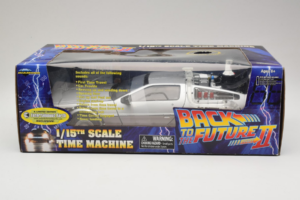 DeLorean DMC-12 Time Machine Back to the Future II Diamond 1:15 210123 Metaal