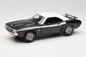 Dodge Challenger R/T Zwart & Wit ERTL 1:18 36549 Metaal