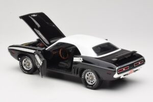 Dodge Challenger R/T Zwart & Wit ERTL 1:18 36549 Metaal — afbeelding 5 van 8