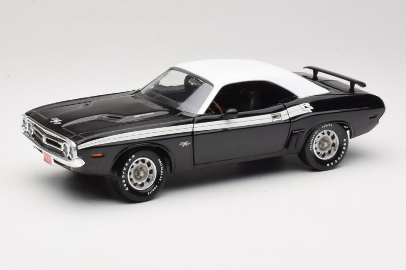 Dodge Challenger R/T Zwart & Wit ERTL 1:18 36549 Metaal