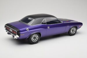 Dodge Challenger R/T Plum Crazy Otto 1:12 G083 Hars — afbeelding 2 van 6