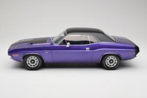Dodge Challenger R/T Plum Crazy Otto 1:12 G083 Hars — afbeelding 3 van 6