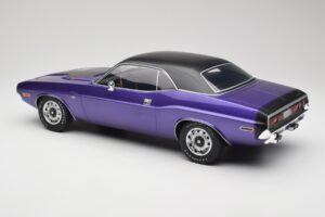 Dodge Challenger R/T Plum Crazy Otto 1:12 G083 Hars — afbeelding 5 van 6