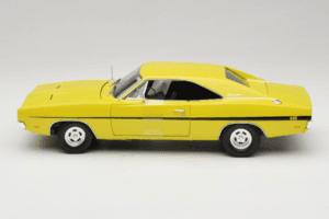 Dodge Charger R/T Geel Dirty Mary Crazy Larry Auto World 1:18 AWSS101/06 Metaal — afbeelding 4 van 8