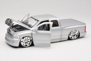 Dodge Ram Tuned Zilver Jada 1:18 63162-SM Metaal — afbeelding 2 van 8